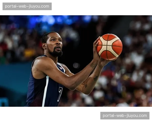 杜兰特关键时刻中投偏出 火箭绝杀战术仍以其为第一终结点 杜兰特关键时刻中投偏出 火箭绝杀战术仍以其为第一终结点